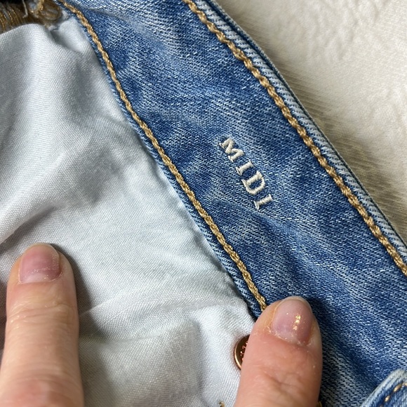 ⭐️American Eagle super stretch cuffed cut off denim light wash shorts size 6 - Picture 3 of 8